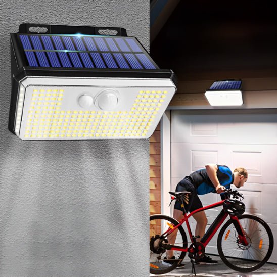 deux Projecteur exterieur solaire. Un au-dessus d'une porte garage et l'autre sur un coin de mur.